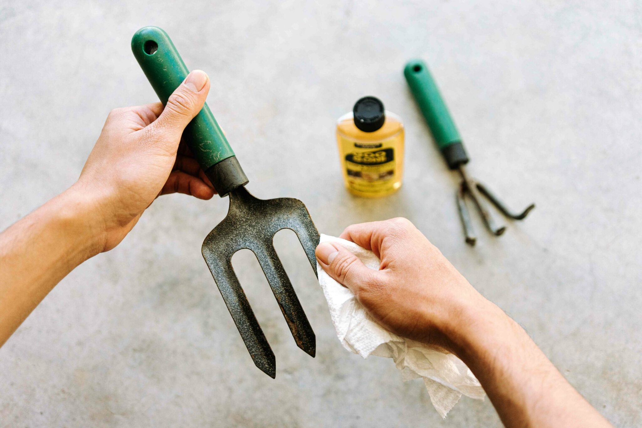 How To Clean Garden Tools 4799140 10 014cca25a6094ee7881805c2ccddadb1 Scaled